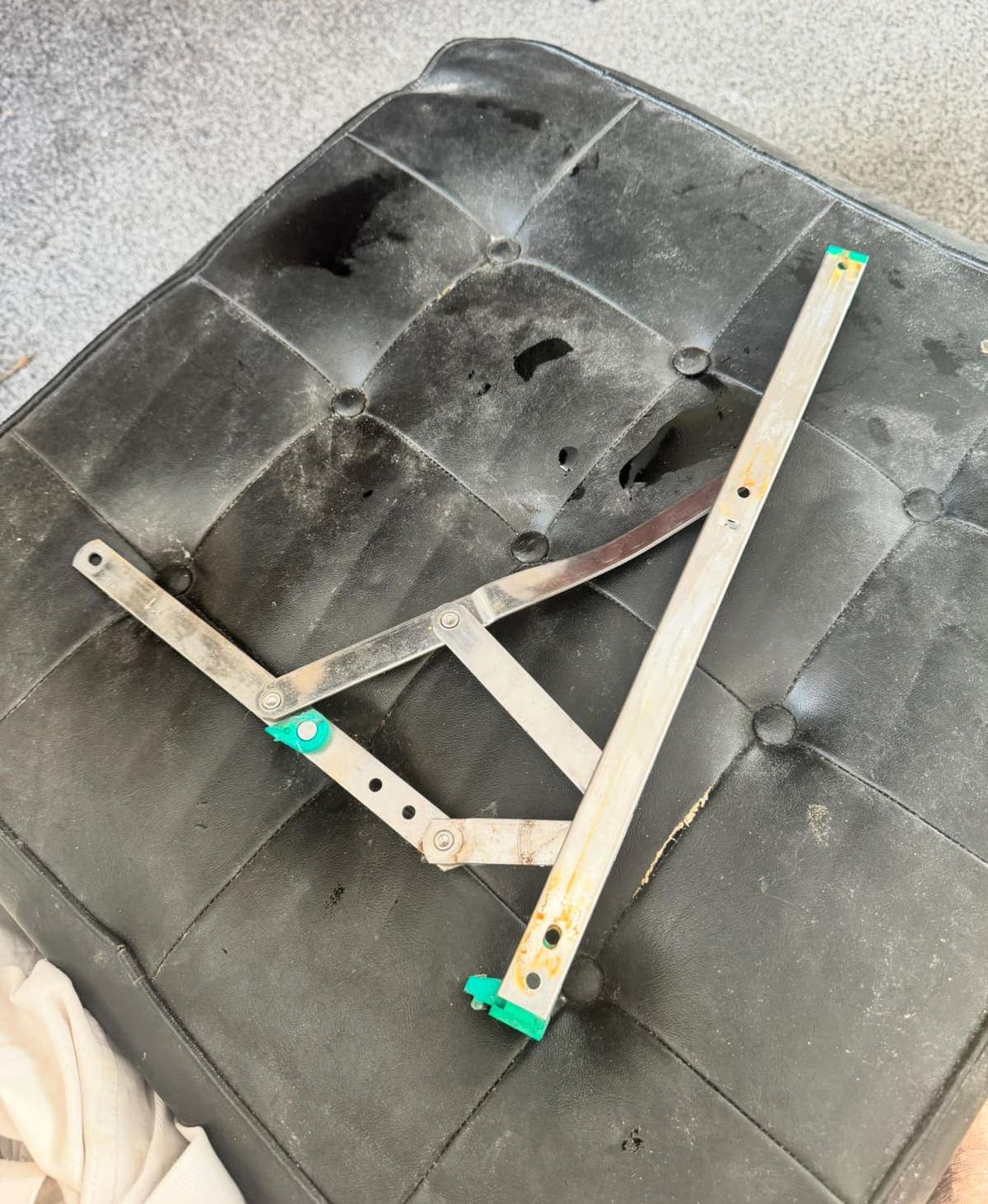 A pair of window friction hinges